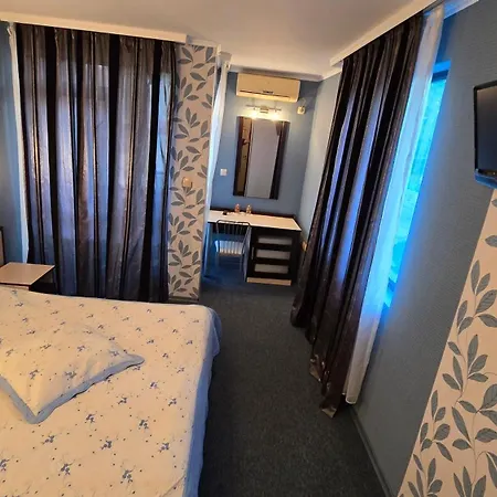 Семеен Хотел Екселсиор 3* Равда