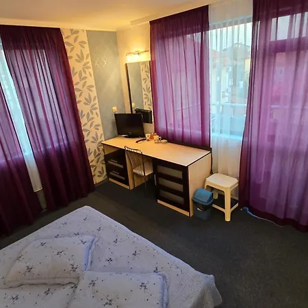 Excelsior Guest House 3*